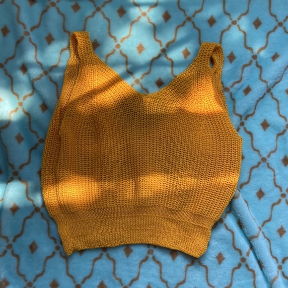 Cropped Knit Daisy Tank - Picture 2 of 2